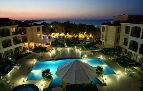 Paradise Bay Hotel Pomorie Buitenkant foto