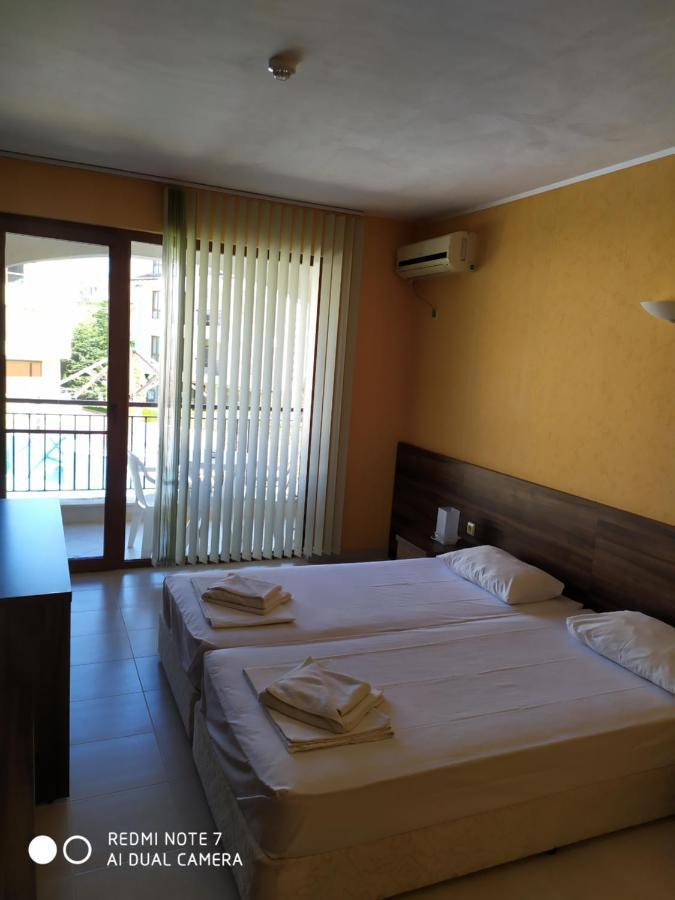 Paradise Bay Hotel Pomorie Buitenkant foto