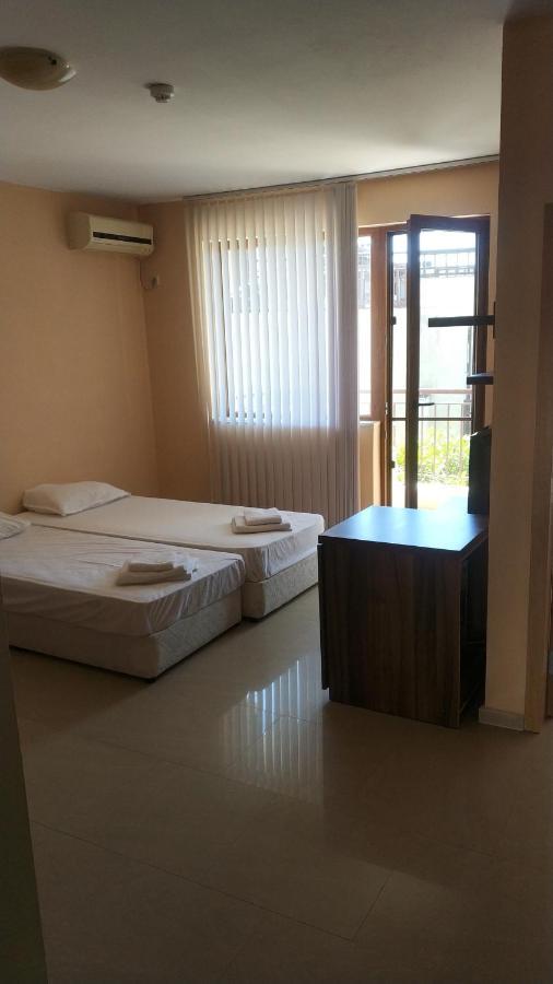 Paradise Bay Hotel Pomorie Buitenkant foto