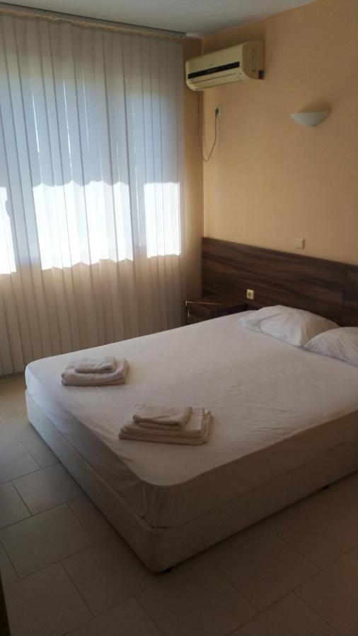 Paradise Bay Hotel Pomorie Buitenkant foto