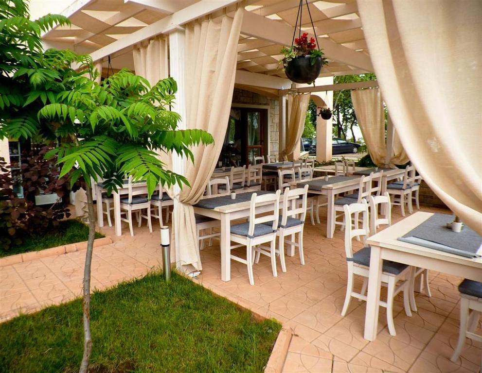 Paradise Bay Hotel Pomorie Buitenkant foto