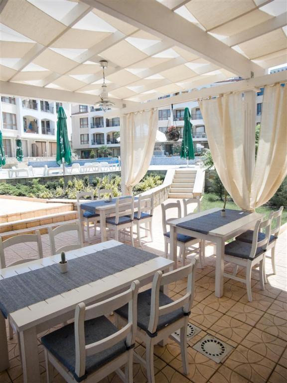Paradise Bay Hotel Pomorie Buitenkant foto