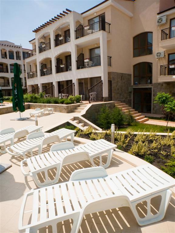 Paradise Bay Hotel Pomorie Buitenkant foto