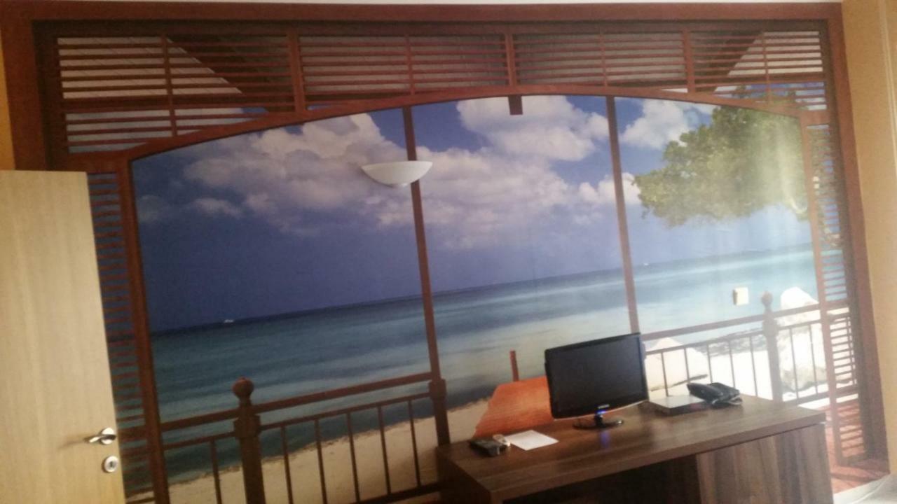 Paradise Bay Hotel Pomorie Buitenkant foto