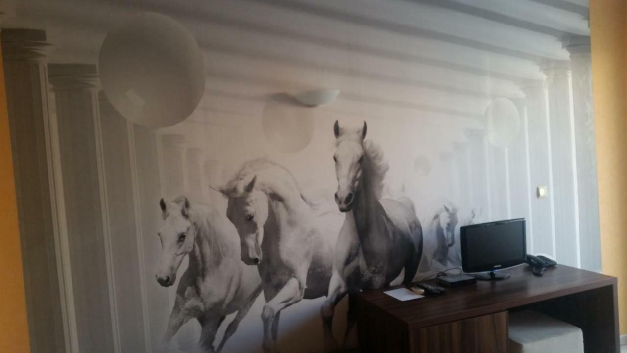 Paradise Bay Hotel Pomorie Buitenkant foto