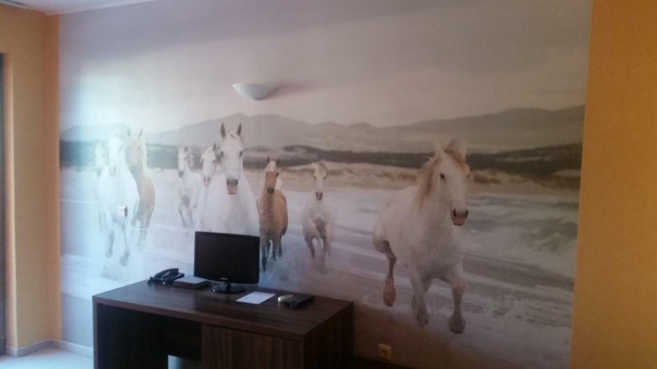 Paradise Bay Hotel Pomorie Buitenkant foto