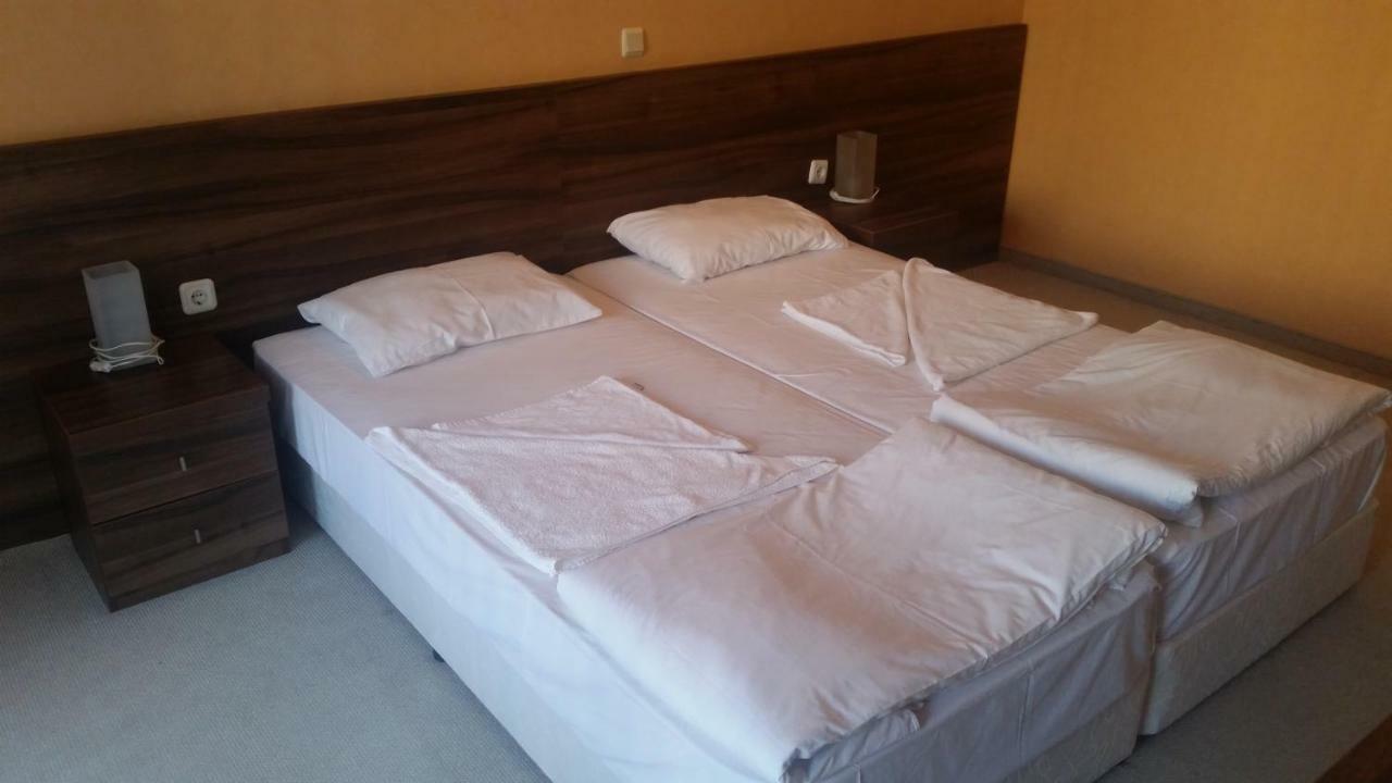 Paradise Bay Hotel Pomorie Buitenkant foto