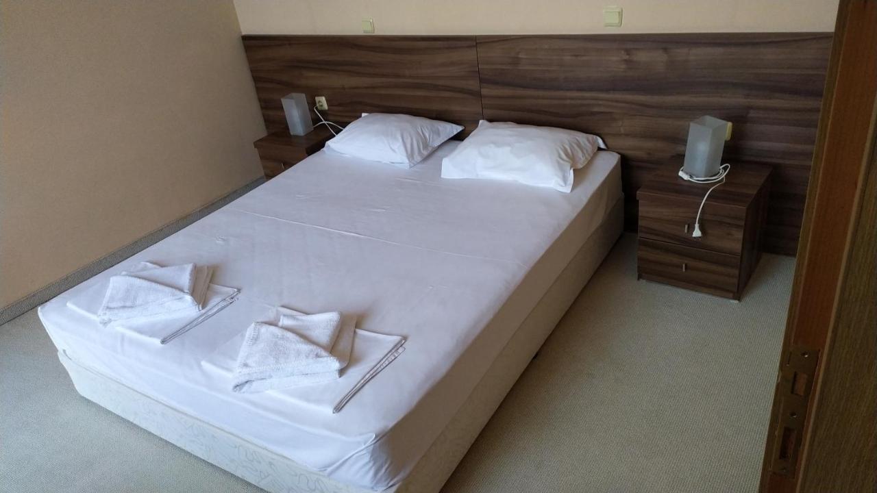 Paradise Bay Hotel Pomorie Buitenkant foto